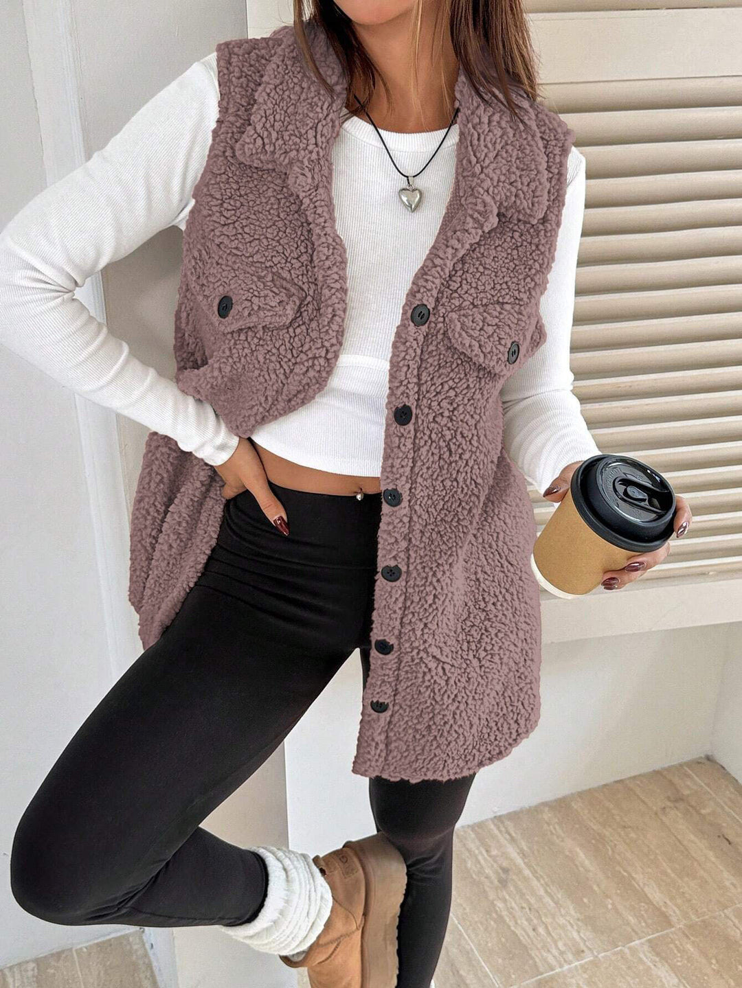 Women Plush Gilet with Large Pockets and Elegant Collar Lune London
