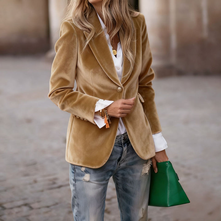 Ladies Elegant tailored velvet blazer with notch lapels and single-button Amarae