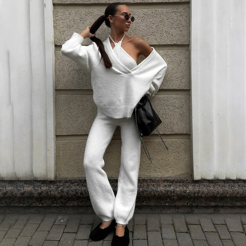 Comfortable knit set for women with a casual sweater and chic comfortable pants