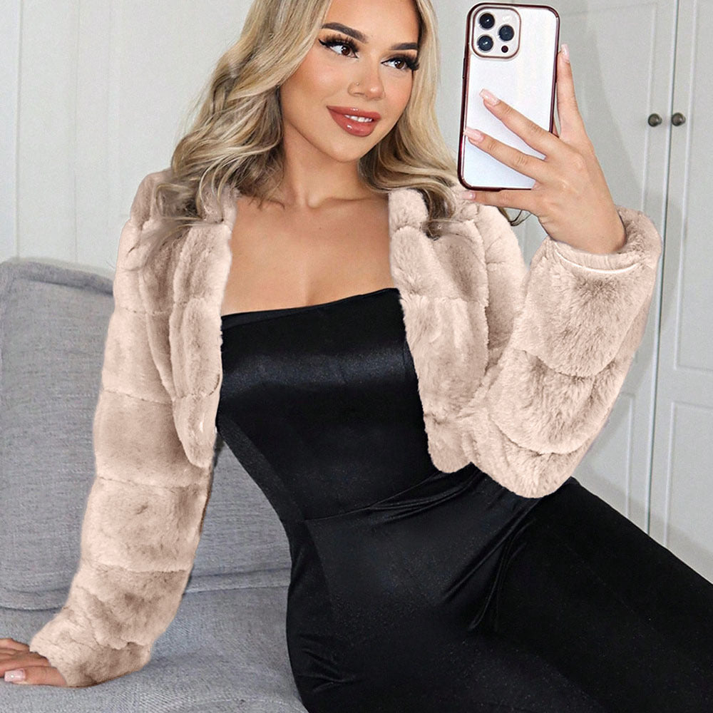 Short faux fur jacket for women with wide sleeves Lune London