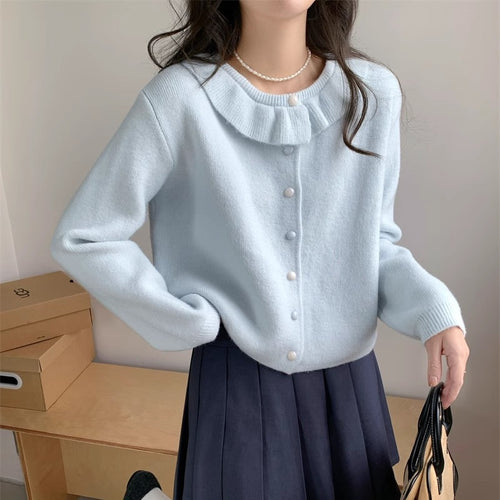 Pull en tricot pour femme avec col volant romantique et fin détails de boutons Chic & Stil