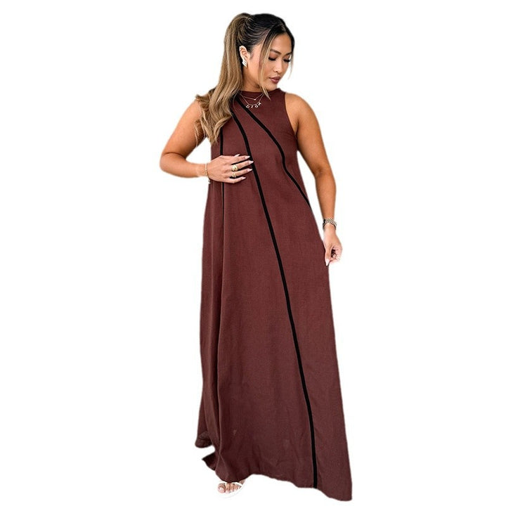 Maxi dress for women with an asymmetrical cut and elegant lacing Chic & Stil