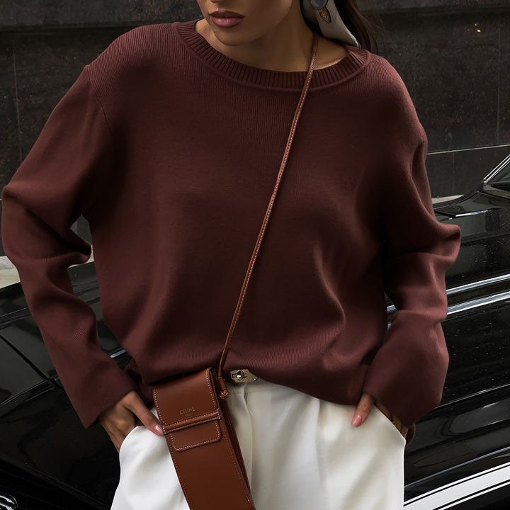 Casual sweater for women with a loose fit and chic stylish pants