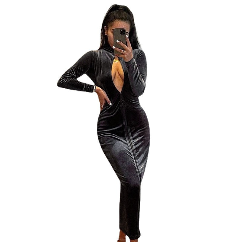 Elegant maxi dress for women in velvet with deep V-neckline and long sleeves Lune London
