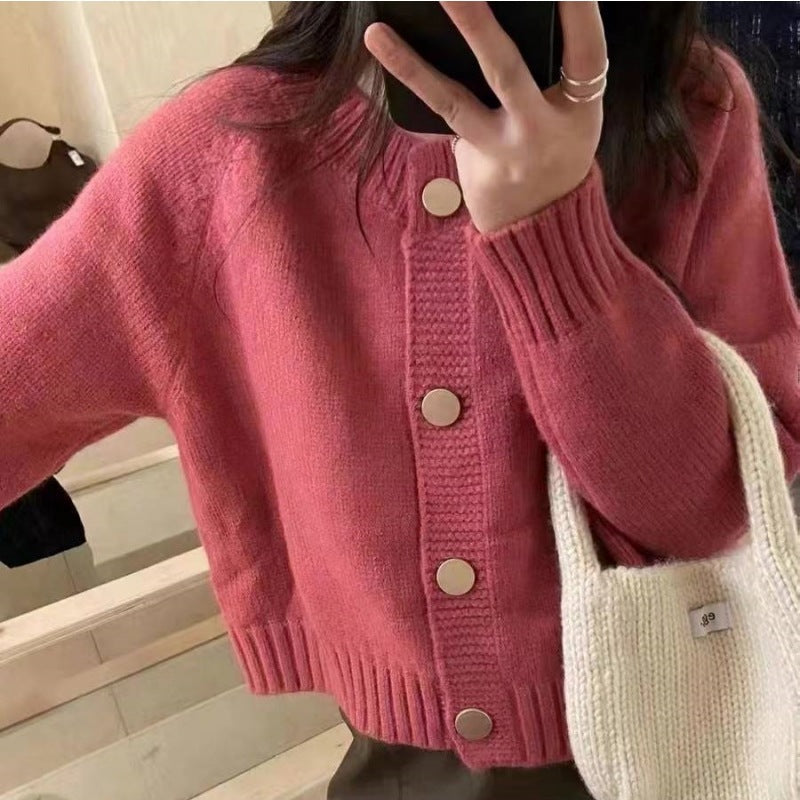 Cardigan pour femmes avec des détails de boutons décoratifs et une coupe moderne Chic & Stil