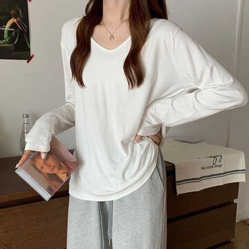 Chemise à manches longues pour femmes avec col en V et coupe confortable Chic & Stil