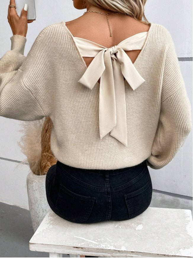 Casual knitted sweater for women with elegant tie at the back Lune London