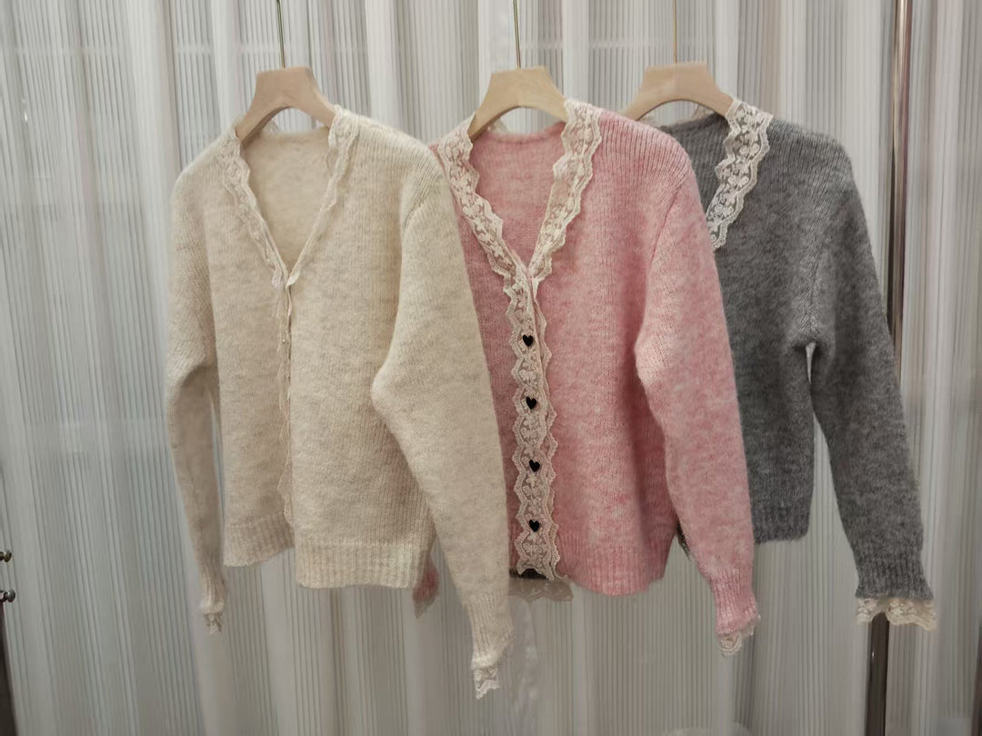 Women cardigan with lace accents and heart-shaped buttons Lune London