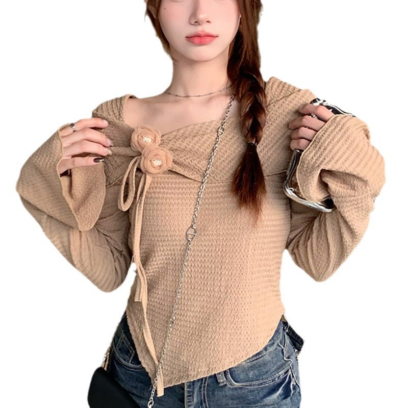 Women's figure-hugging top with removable floral details Lune London