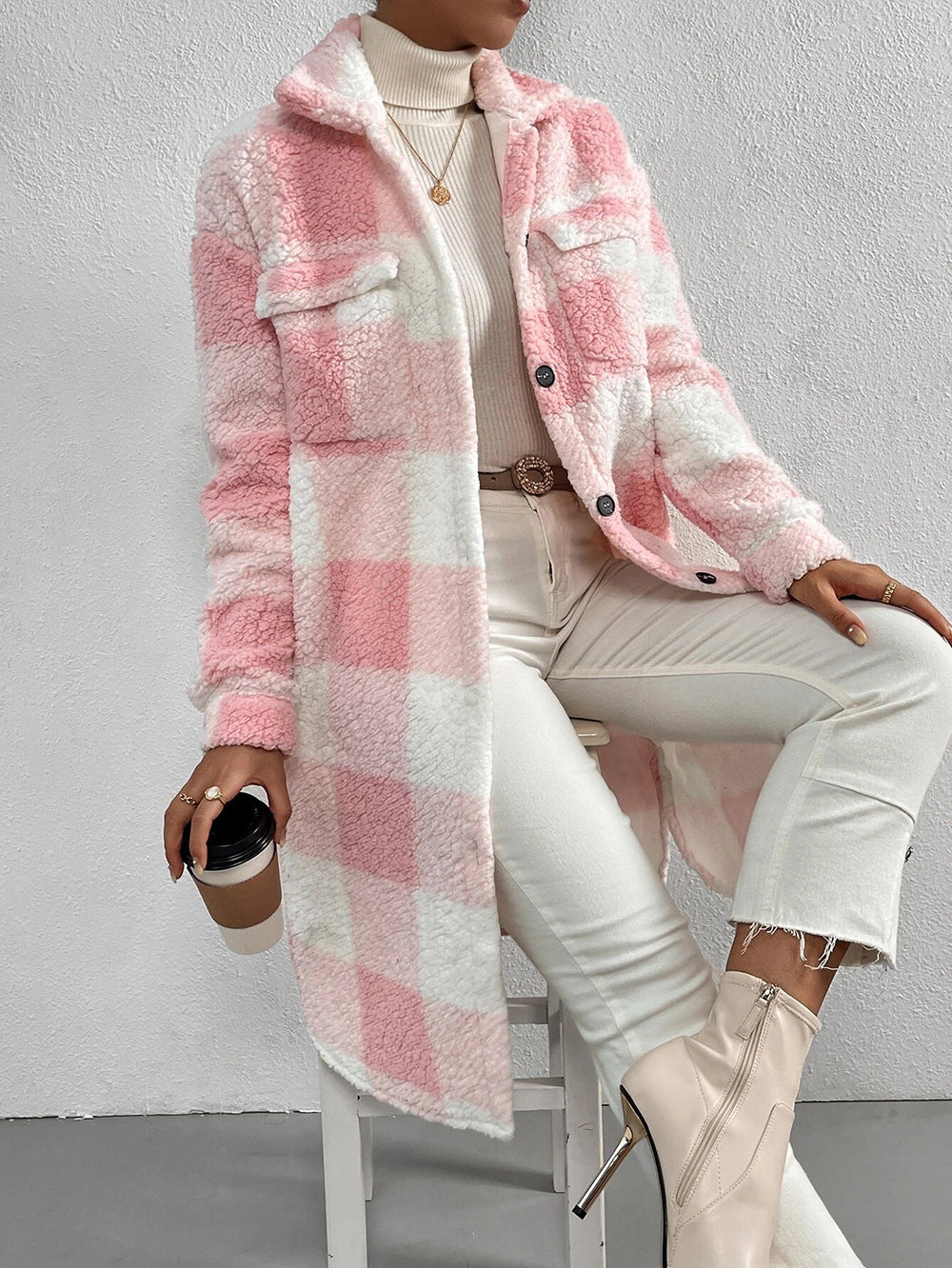 Cozy fleece jacket for women with a chic plaid design