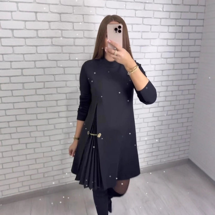 Robe pour femmes avec un design de plis élégant et une ceinture décorative Chic & Stil