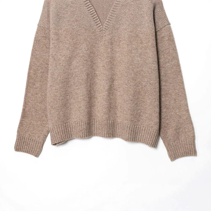 Knit sweater for women with V-neck and loose fit Lune London