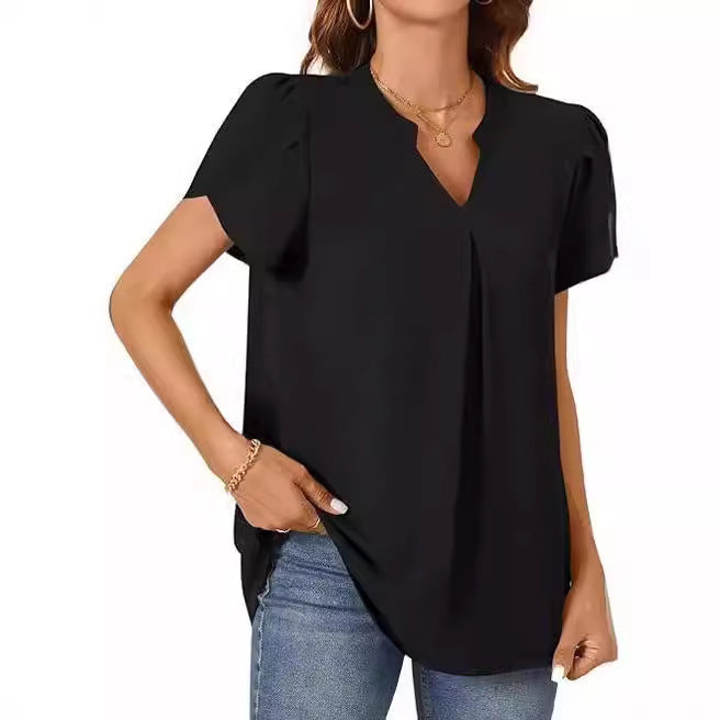 Women's Blouse with Elegant V-Neck Detail and Light Puff Sleeves Chic Und Stil