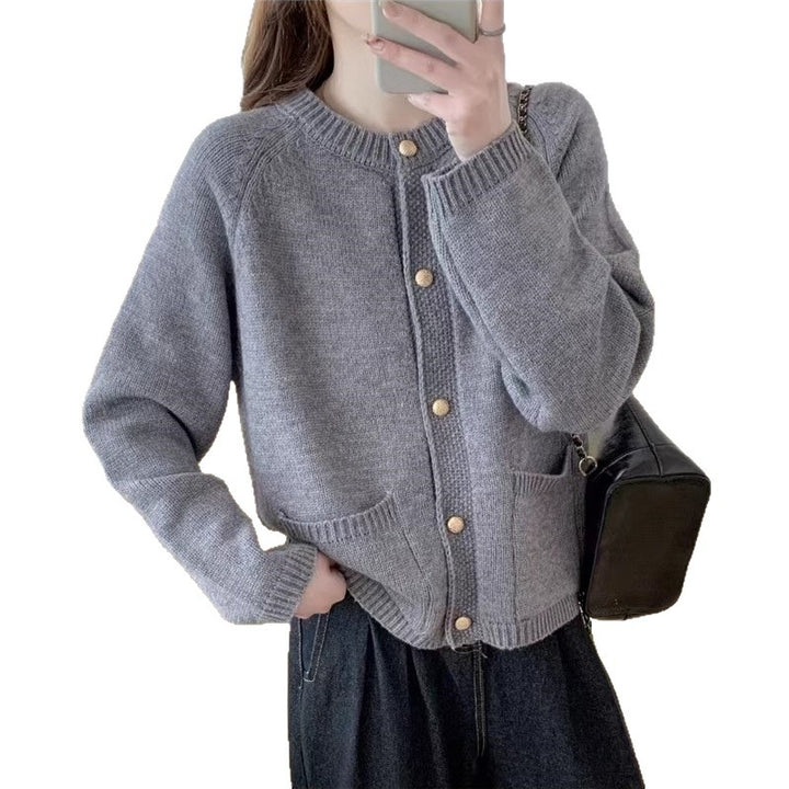 Cardigan pour femmes avec une texture tricot de haute qualité et des poches pratiques Chic & Stil