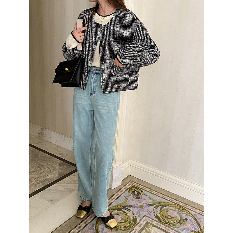 Women's elegant jacket with fine texture and button details Chic & Stil