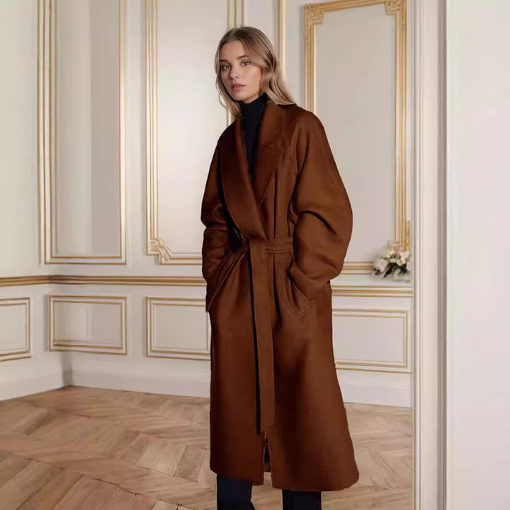 Women elegant coat with a minimalist design and high-quality details Lune London