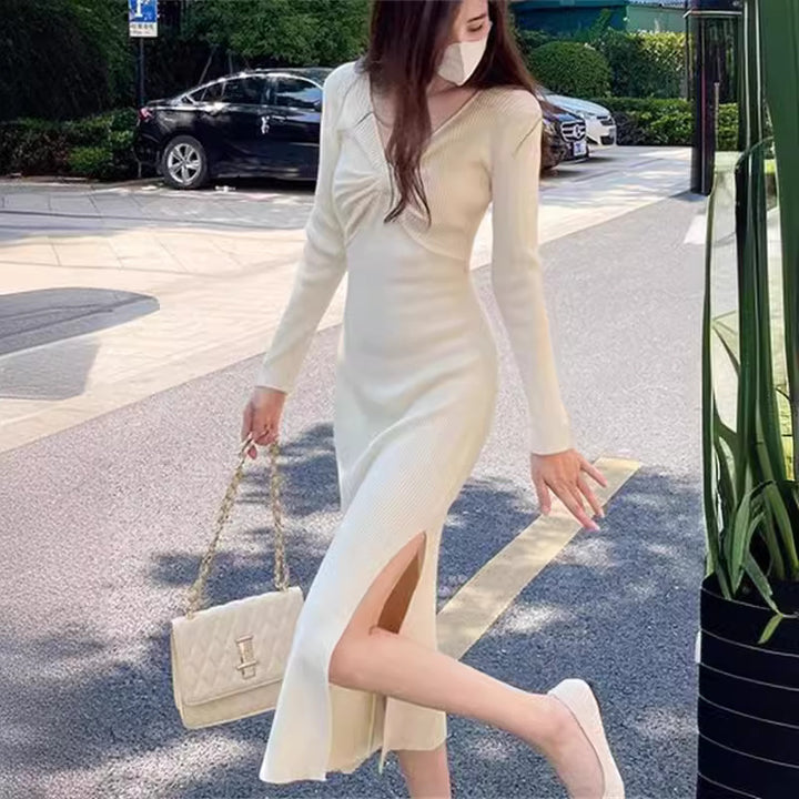 Robe tricotée pour femmes avec un décolleté en V profond et une fente sur le côté Chic & Stil