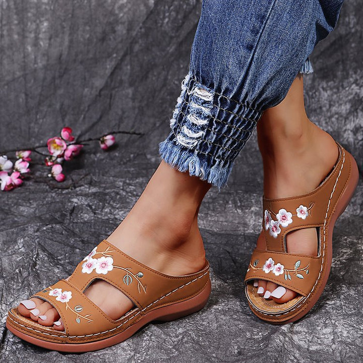 Women's strap sandals with floral embroidery and comfortable insole Chic and Style