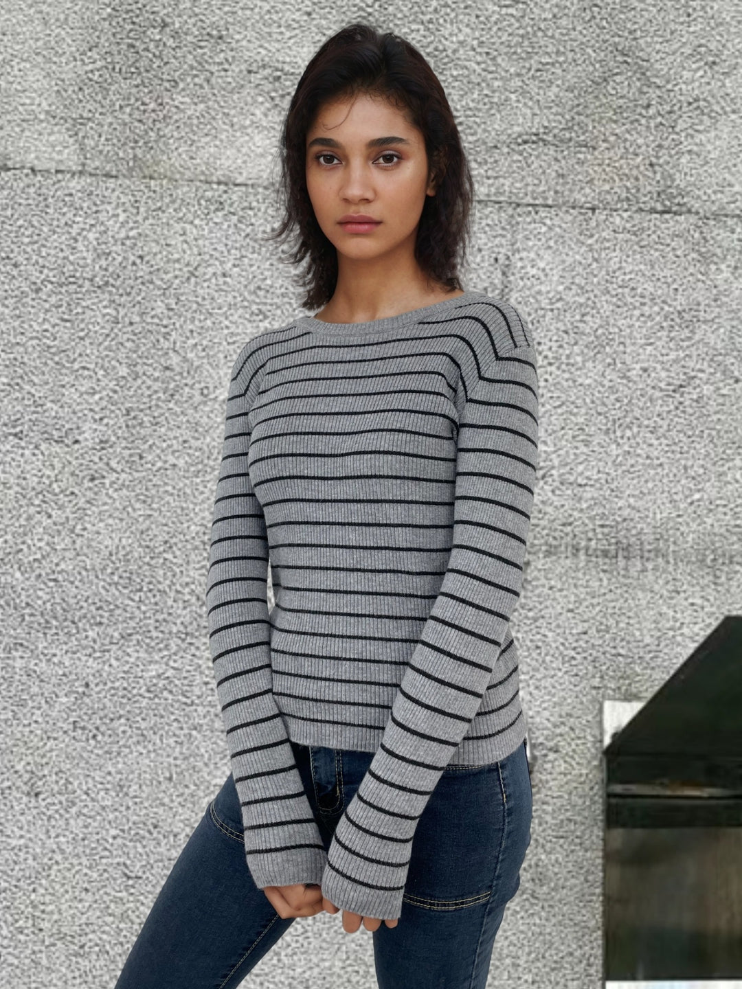 Sweat à côtes pour femmes avec design rayé et manches longues Chic & Stil