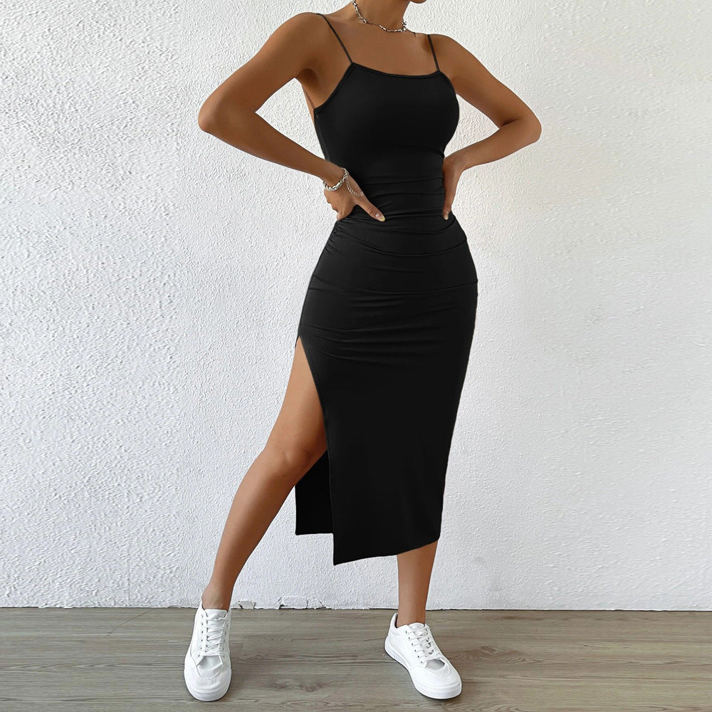 Robe maxi pour femmes avec des bretelles spaghetti étroites et une fente sur le côté Chic & Stil