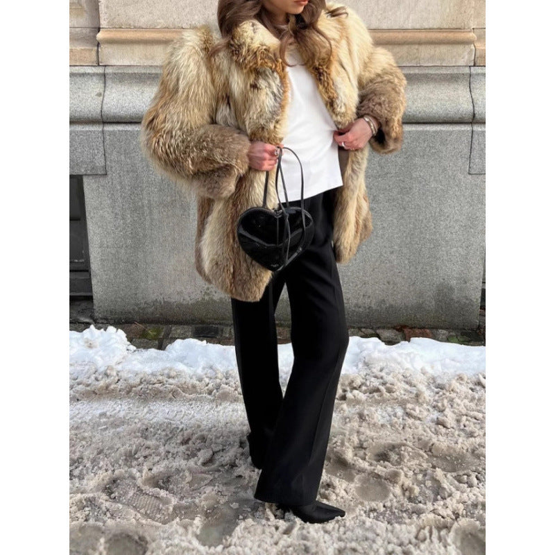 Women’s faux fur jacket with luxurious details Lune London