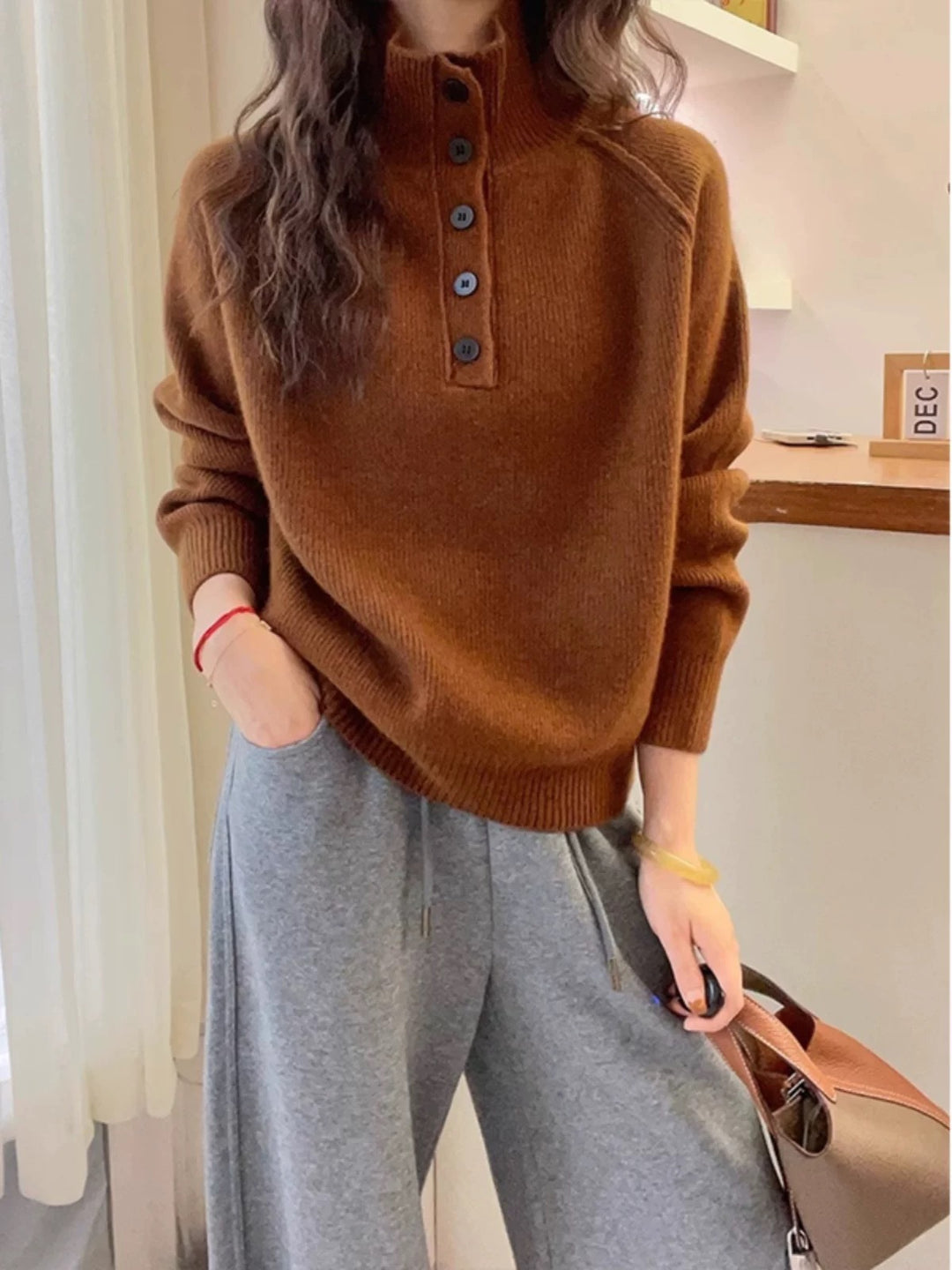 Femme Pull Tricoté Confortable avec Patte de Boutons Chic & Stil