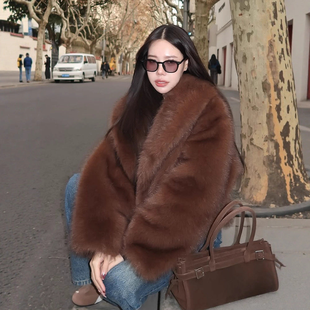 Women's short coat made of vegan high-pile faux fur with oversized shawl collar Amarae