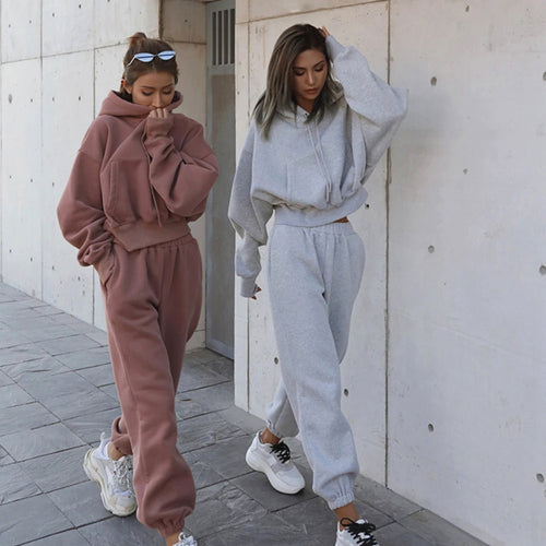 Casual hoodie set for women with a loose fit and practical pockets Amarae