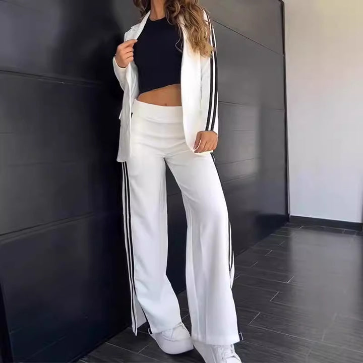 Women's sports ensemble with blazer and loose pants Lune London