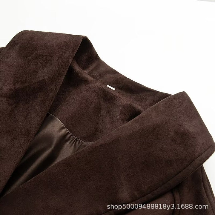 Trendy faux leather jacket for women with a fitted cut and wide lapels Lune London