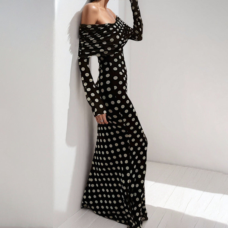 Robe maxi élégante pour femmes avec design sans épaules et motif à pois à la mode Chic & Stil