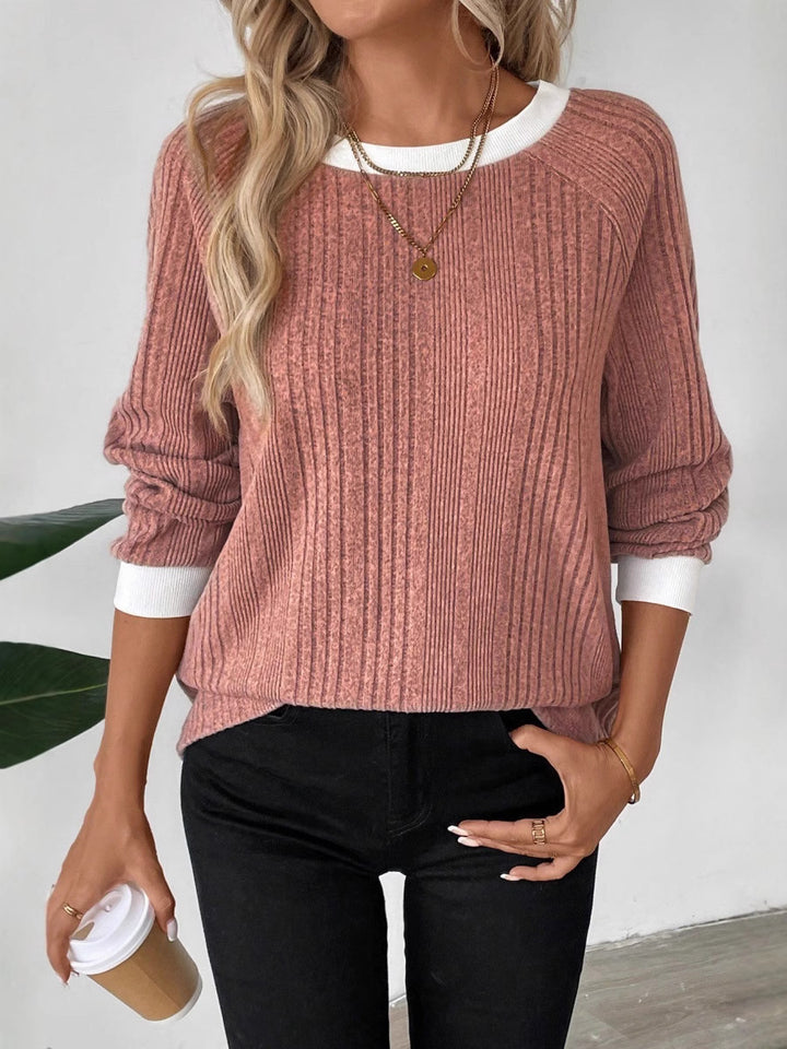 Pull décontracté pour femmes avec un design de tricot en côtes optimal et une bordure contrastante Chic & Stil