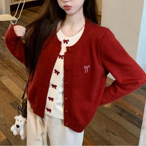 Knit jacket for women with a fine ribbed pattern and an elegant button closure Amarae