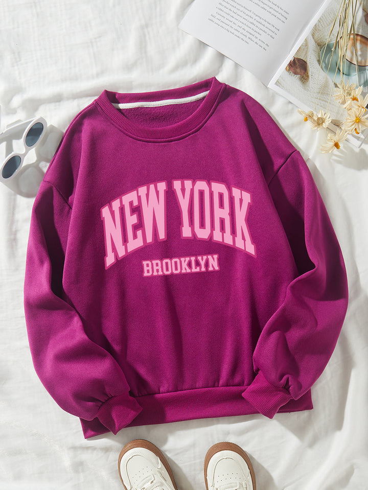 Women's casual sweater with striking NYC print Chic & Stil