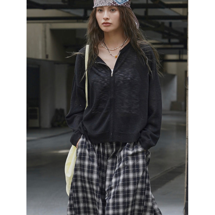 Women's Lightweight Fine Knit Zip Cardigan with Round Neckline and Loose Oversize Fit
