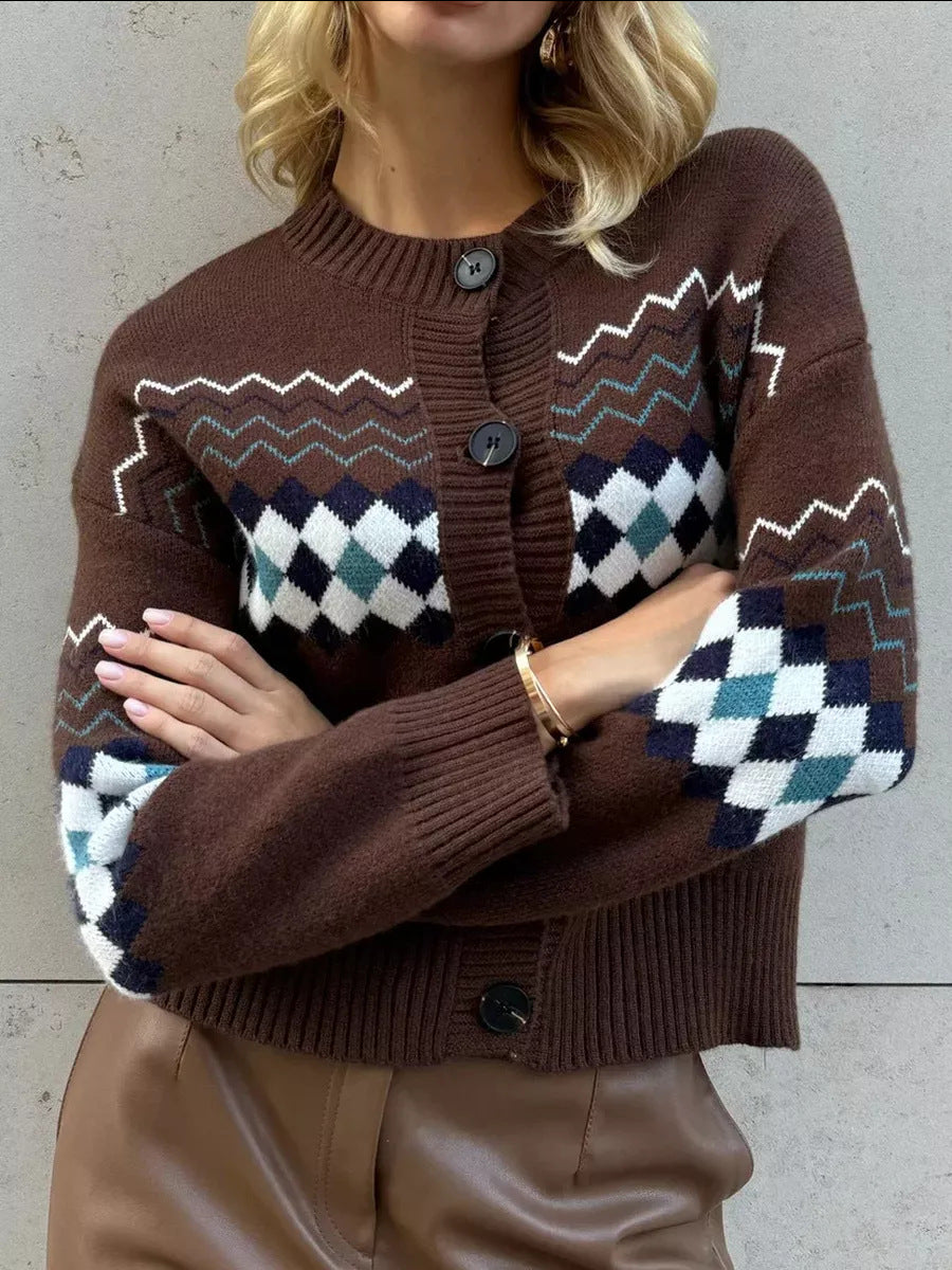 Cardigan pour femmes avec un motif de diamant moderne et fermeture à boutons Chic & Stil