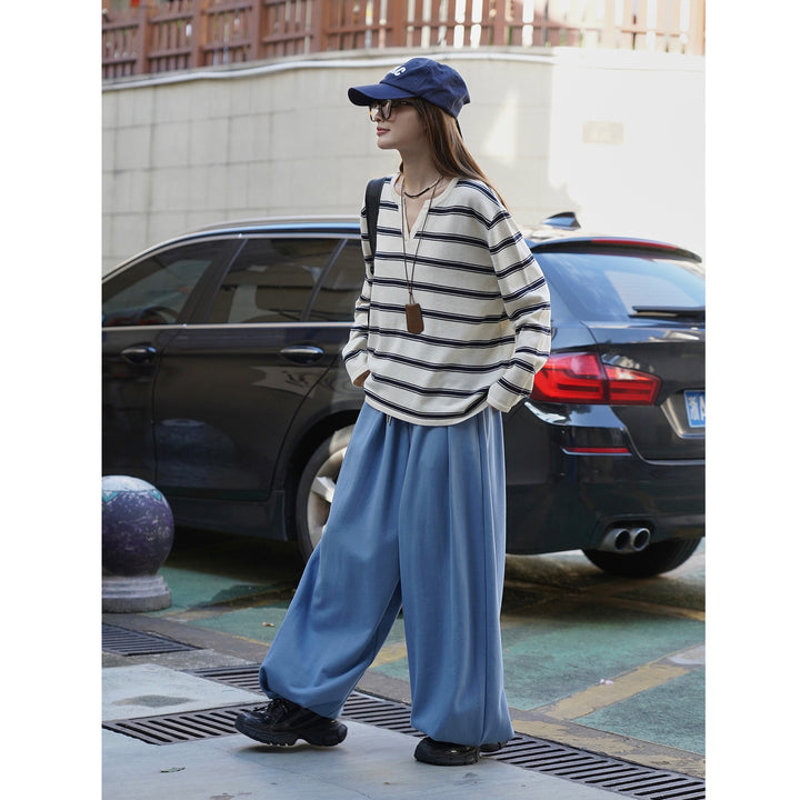 Ladies loose-fitting cotton long sleeve with V-neck slit and maritime stripes Amarae