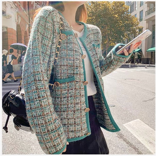 Cardigan for women with an elegant design and practical pockets Amarae
