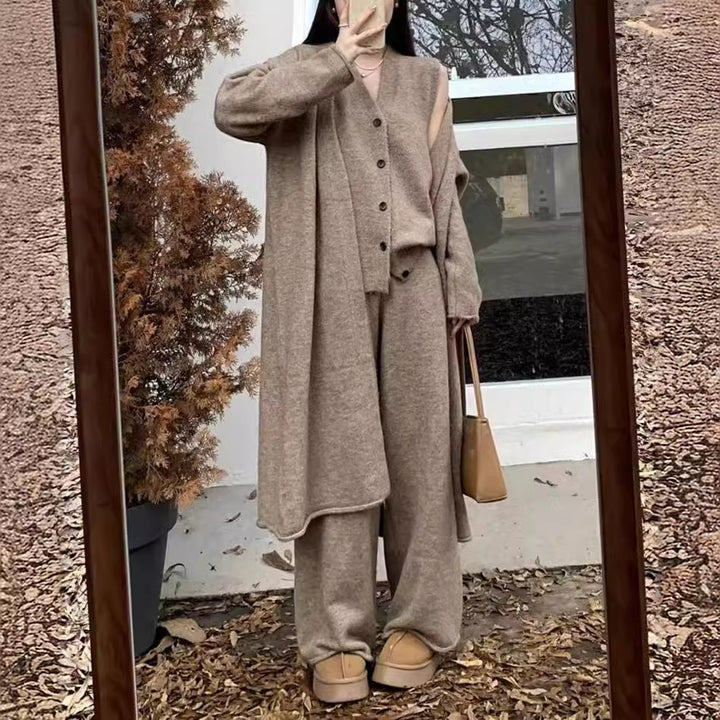 Ensemble en tricot pour femmes avec cardigan réchauffant et pantalons confortables Chic & Stil
