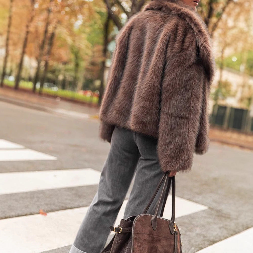 Luxury faux fur jacket for women with voluminous sleeves and a wide lapel Lune London