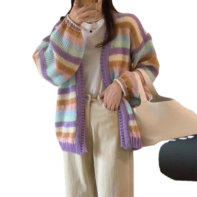 Cardigan en tricot épais pour femmes avec une coupe décontractée et un motif rayé coloré Chic & Stil