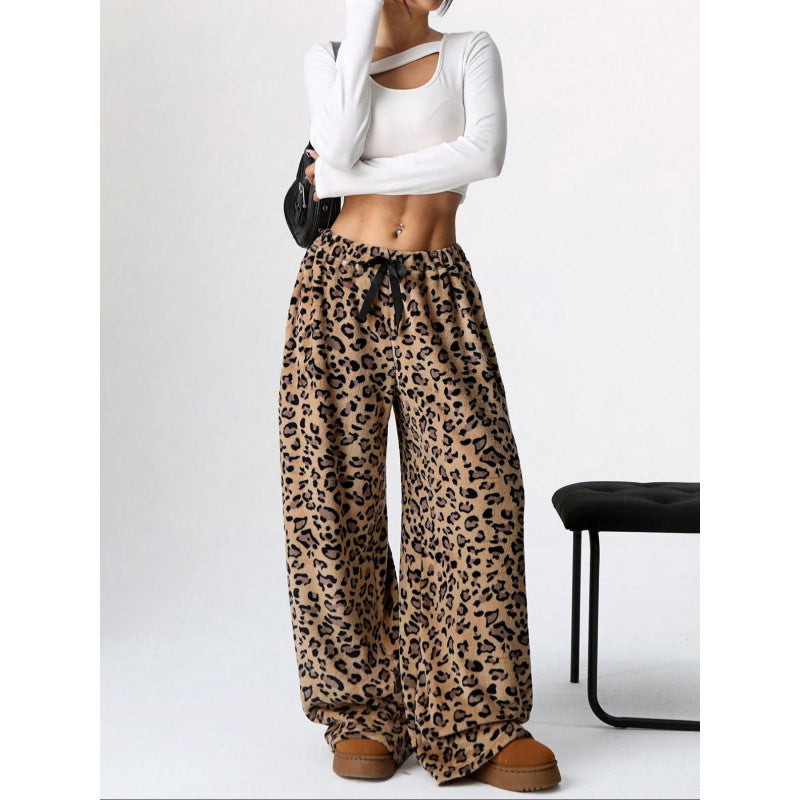 Comfortable women's pants with leopard print Lune London