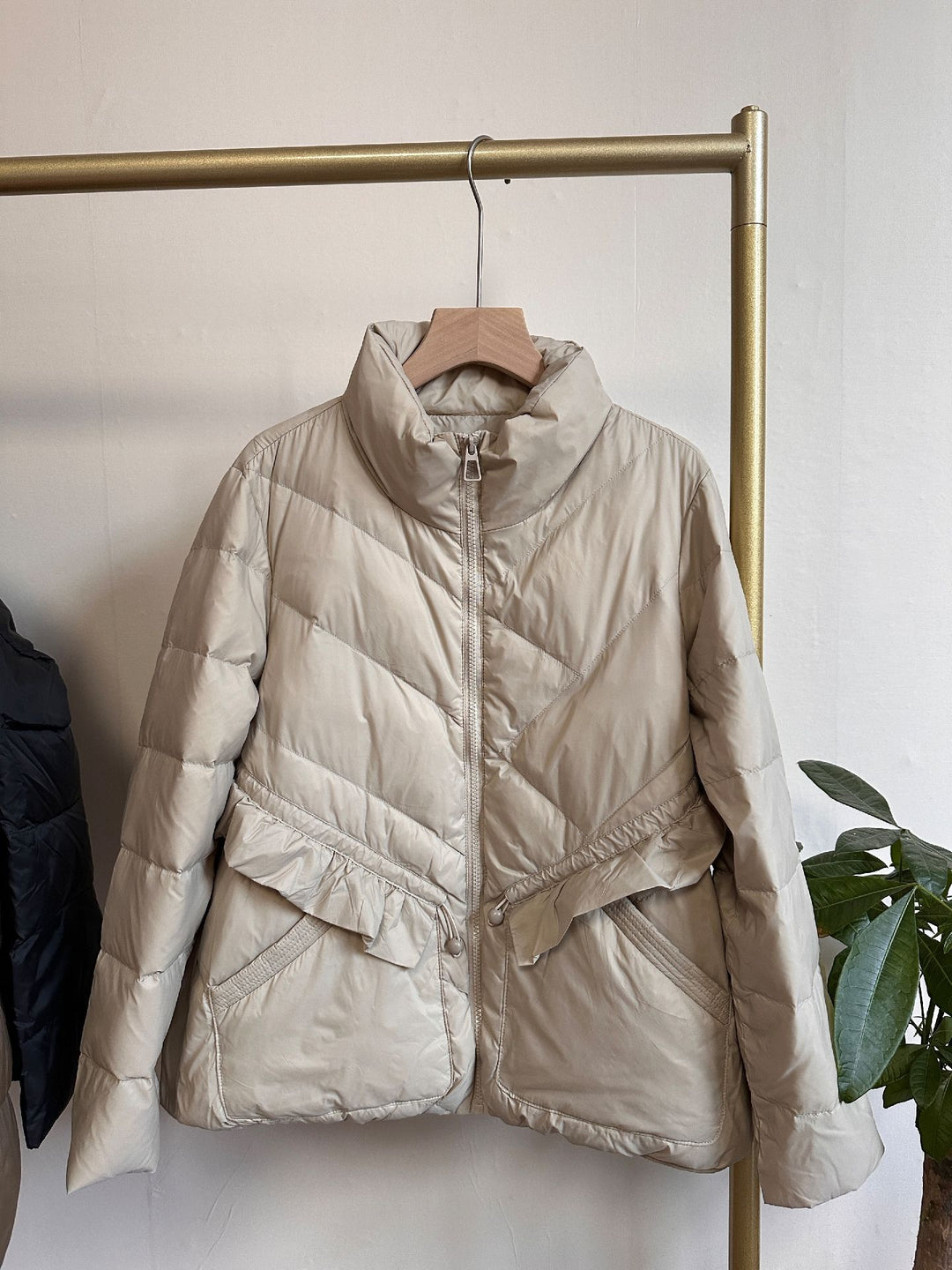 Women's quilted parka with stand-up collar, tailored ruffle detail and thermal insulation Amarae