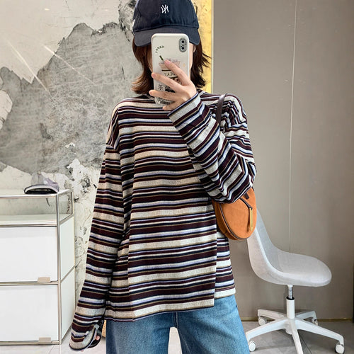 Women's casual long-sleeve shirt with modern striped pattern Chic & Stil