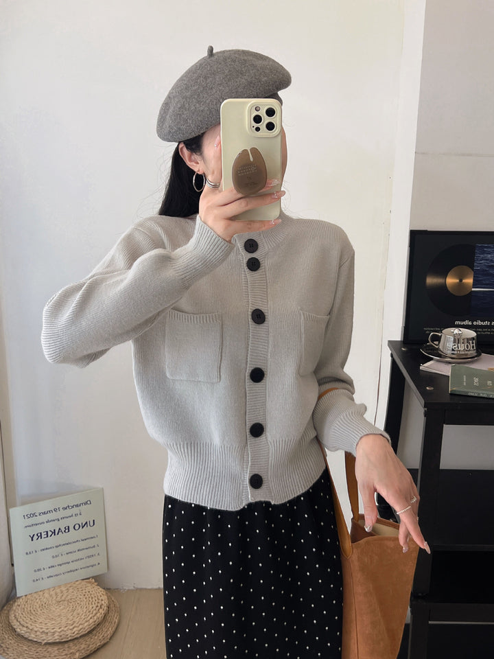 Cardigan féminin avec poches pratiques et fermeture à boutons Chic & Stil