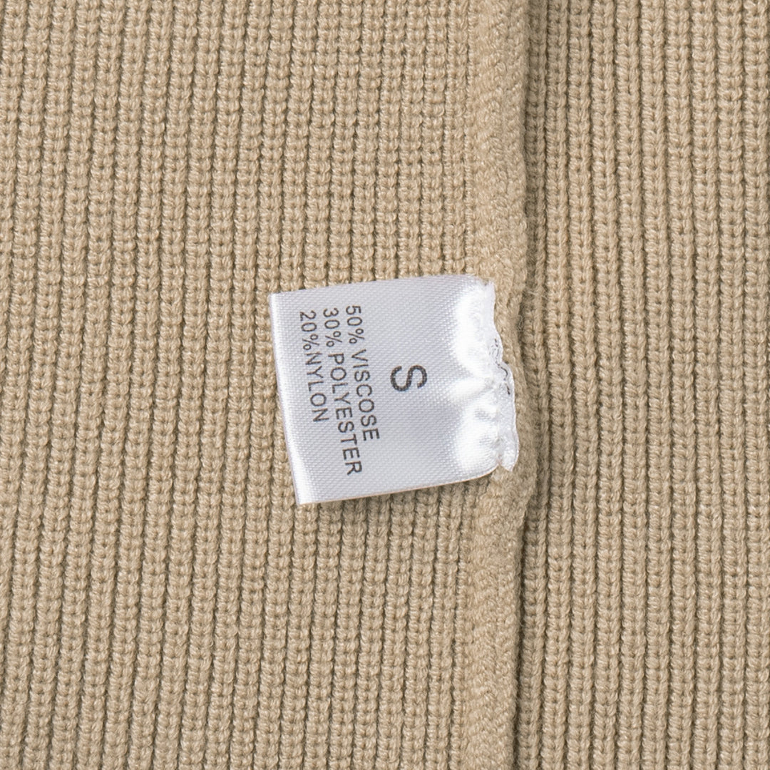 Ensemble en tricot pour femmes avec détails de boutons et coupe élégante Chic & Stil