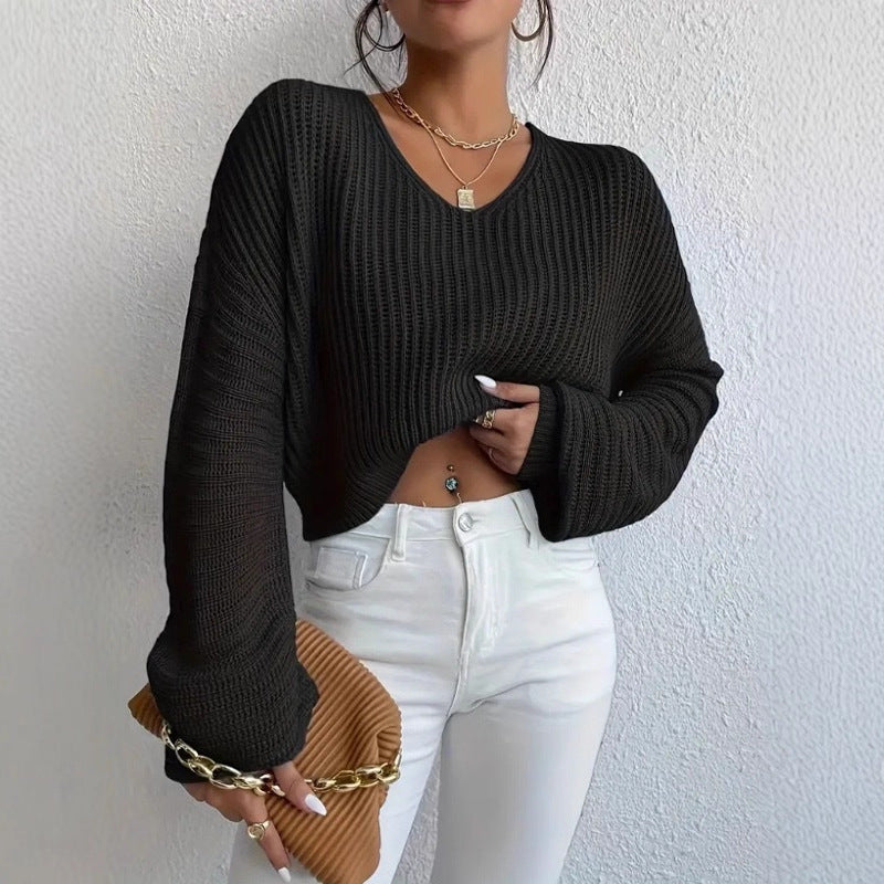 V-neck sweater with a scoop neckline for ladies in fine knit Lune London