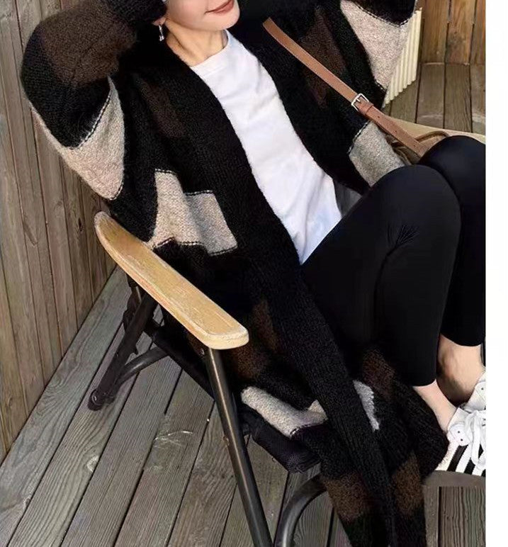 Ladies Long Knit Cardigan with Chic Geometric Pattern and Style