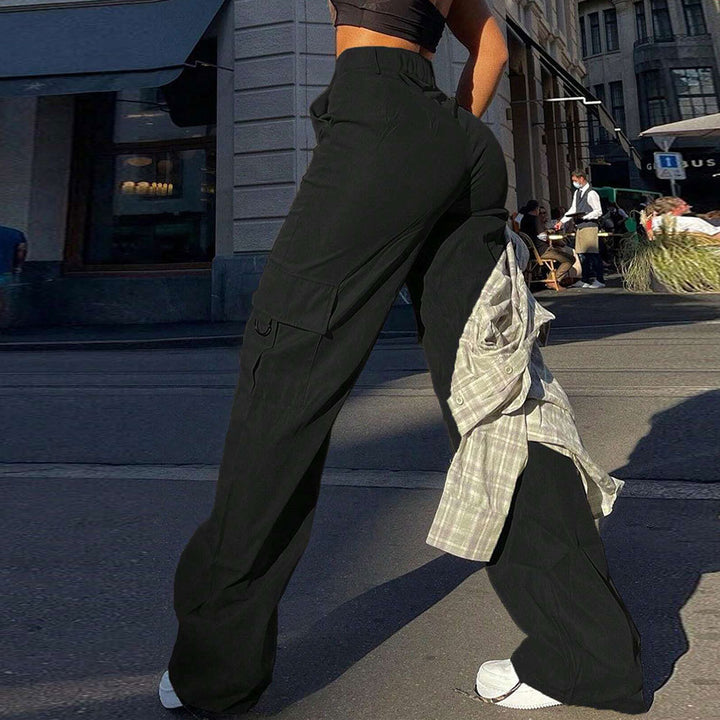 Wide leg cargo pants for women with functional pockets Chic & Stil