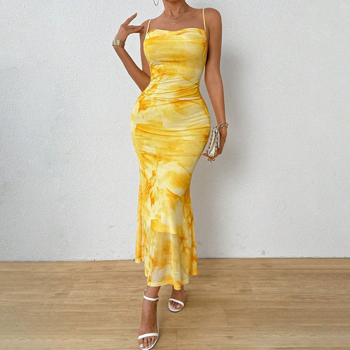 Robe maxi pour femmes avec des bretelles dénudées et un motif floral Chic & Stil